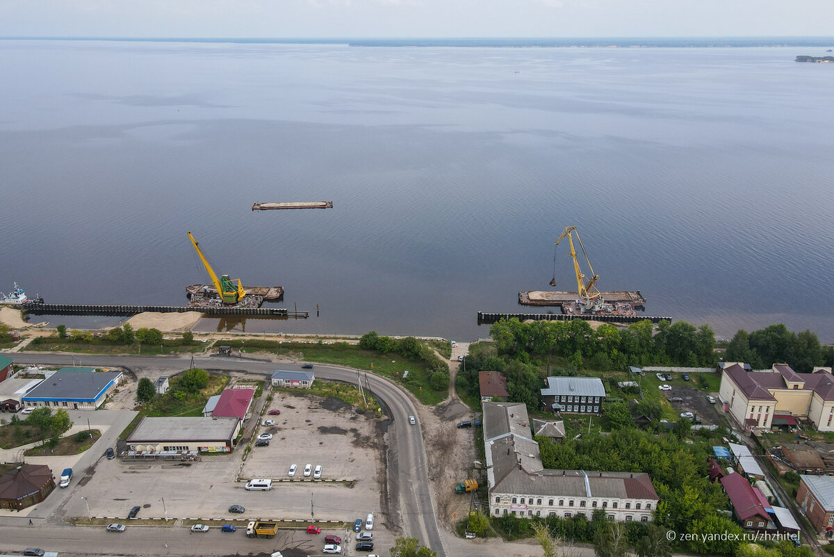 Юрьевец — один из древнейших городов Ивановской области. Основан он  был в 1225 году и изначально получил название Юрьев-Повольский (или Юрьев-Поволжский), так как стоял по Волге. Городок небольшой.-6-3