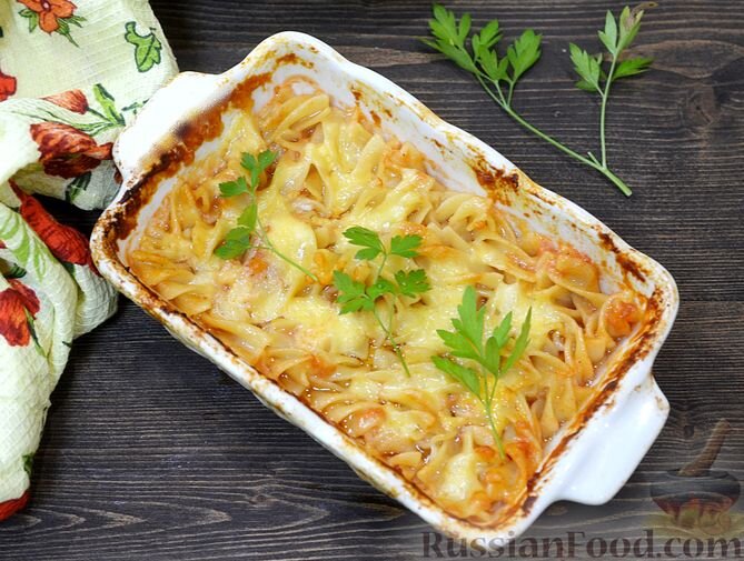фузилли (макароны спиральки), сыр твёрдый, масло оливковое, томат-паста, чеснок, орегано, соль, перец молотый