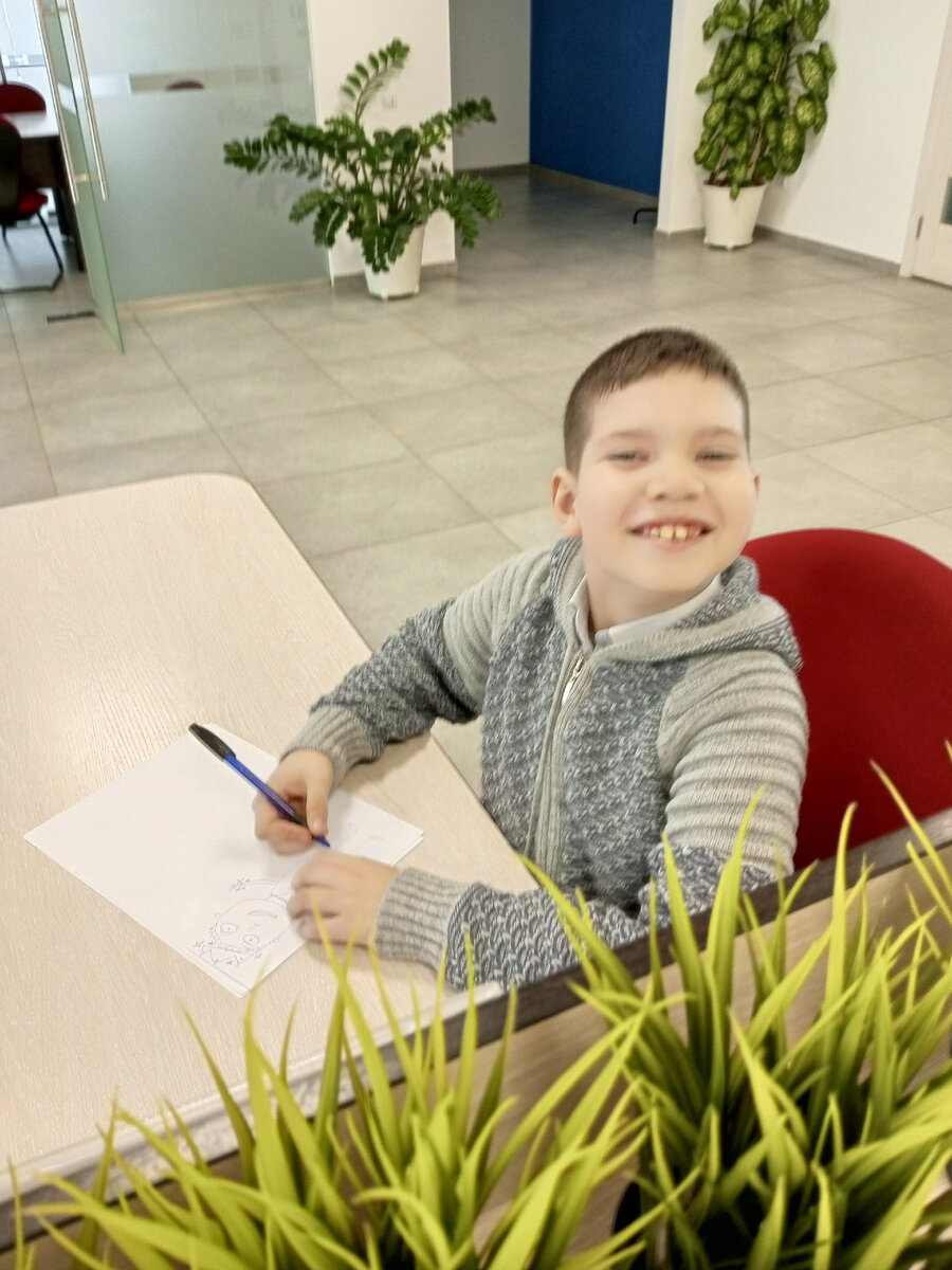 вот этот ответственный пацан (здесь у мамы на работе пару месяцев назад)