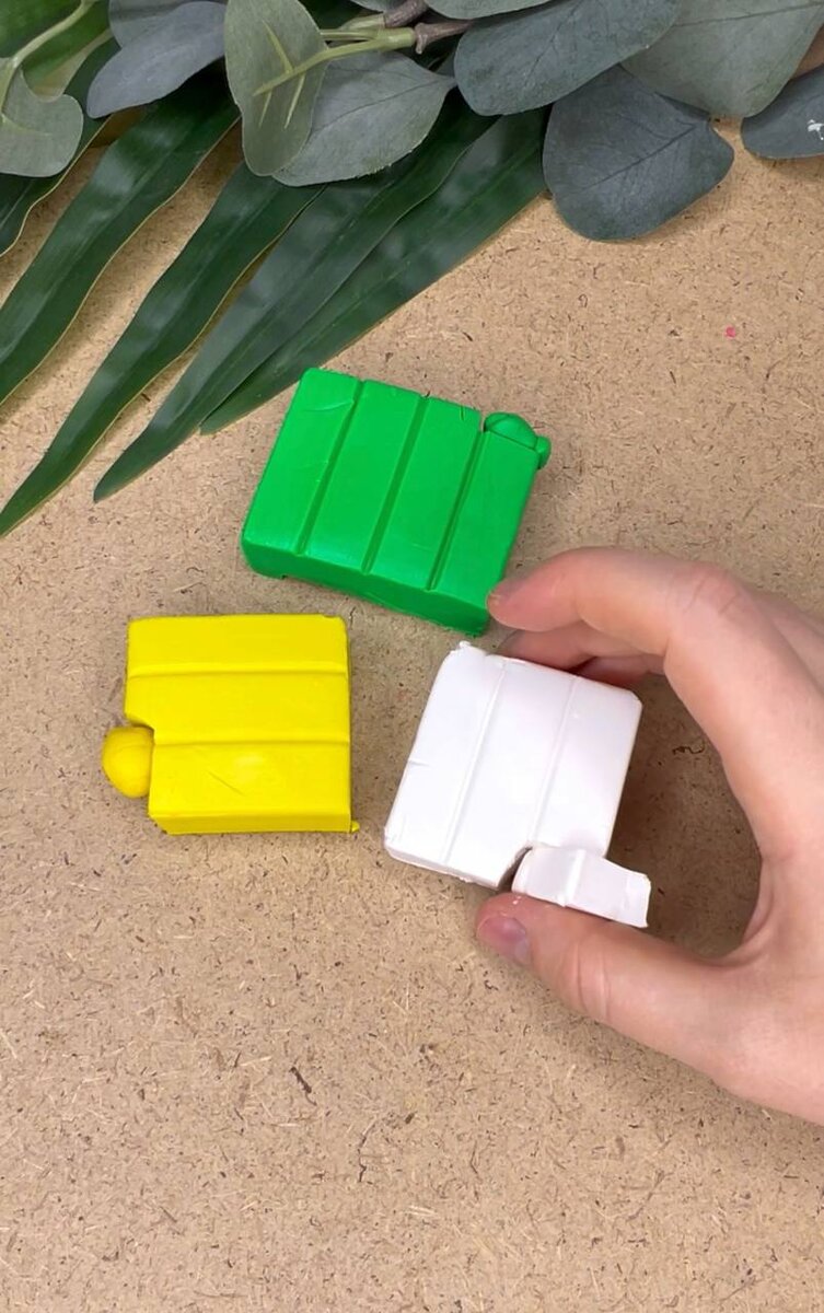 1) Нам необходимо подготовить нужные цвета. Минимальный набор: зеленый, белый, черный. Чтобы немного усложнить оттенки можно добавить желтый.