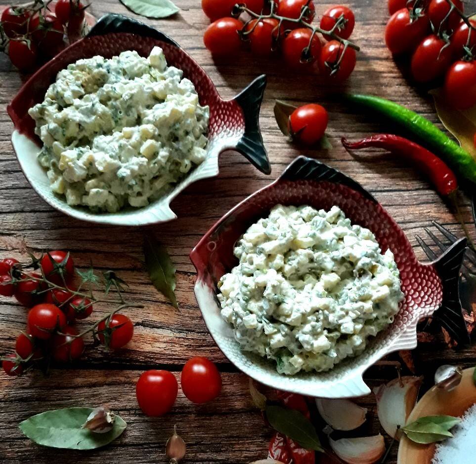 Салат с печенью трески, картофелем и маринованными огурчиками 🥗 |  Овкусе.ру - Ежедневная готовка в радость! Пошаговые рецепты с фото | Дзен