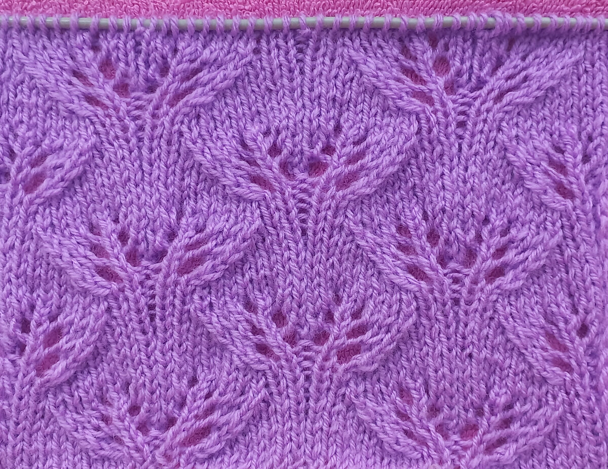 Связанный образец ажурным узором