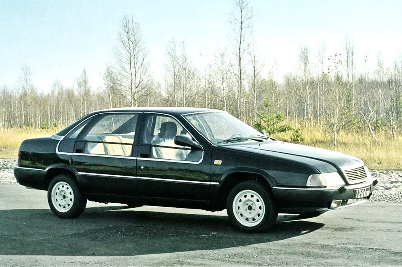 ГАЗ-3015 первой серии, с опускающимися нижними стеклами и "глухими" верхними