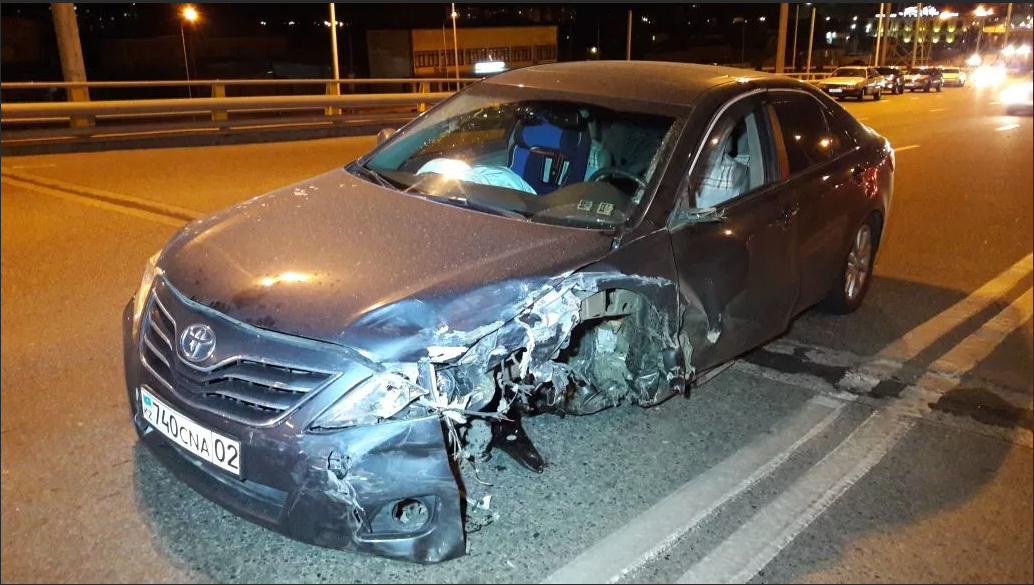 Дтп camry. Разбитая Тойота Камри 3.5. Toyota Camry 40 авария. Разбитая Камри 40. Toyota Camry 3.5 авария