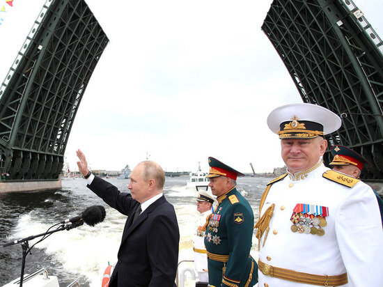     Владимир Путин лично поприветствовал участников парада. Фото: kremlin.ru