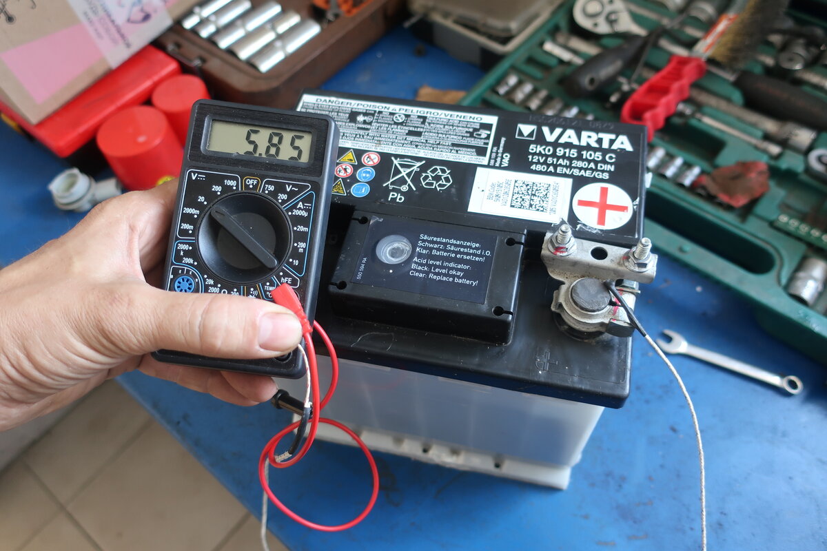 Нашёл умерший 10-летний аккумулятор VARTA. Пробую оживить при помощи ...