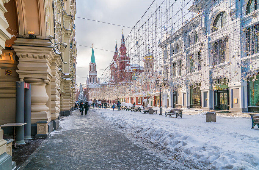 New moscow life. Зимняя Никольская улица Москва. Никольская улица зима. Питер Никольская улица. Москва зимой Никольская.