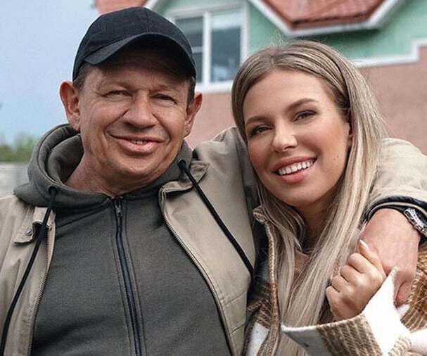     «Мой папа сорвался. Страшно запил»: Рита Дакота рассказала о семейной драме