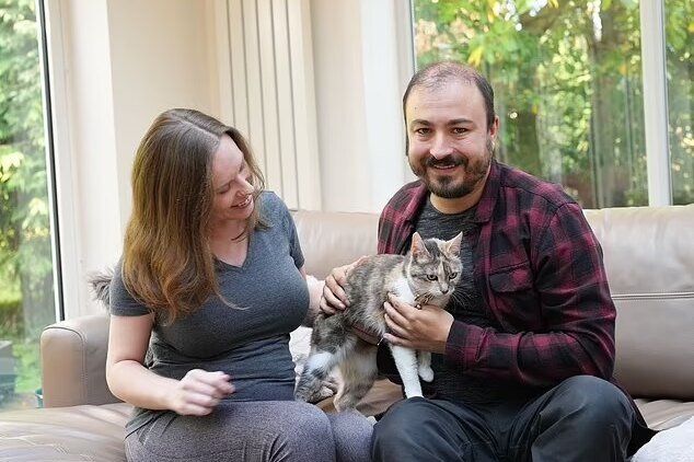     Хозяин устал от кошки, приносящей в дом мертвых мышей и создал умную дверь