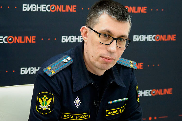 Главный судебный пристав Татарстана Анвар Закиров на интернет-конференции «БИЗНЕС Online» заявил, что в 2021 году плечи его сотрудников выдержали 2 млн 800 тыс. исполнительных производств. Фото: «БИЗНЕС Online»
