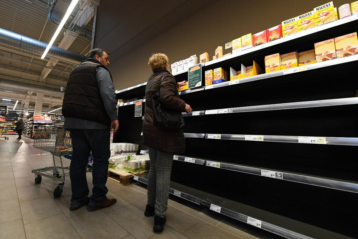 Полки с хлебом в киевских супермаркетах опустели за сутки.  Фото: Lu Yang / XinHua / globallookpress.com