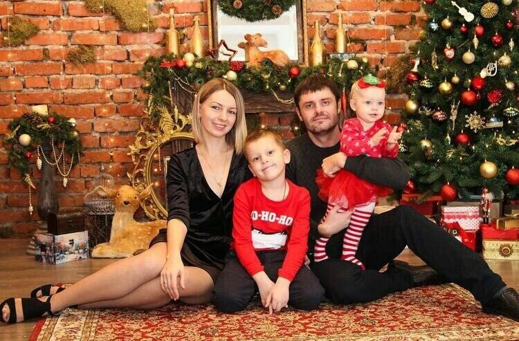 Юлия Кужеленко, дизайнер интерьера, и её семья