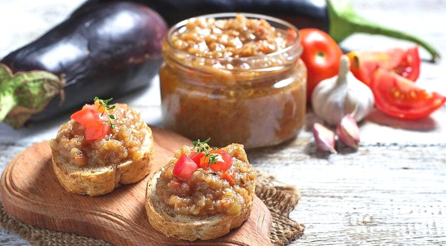 Берем тост или просто кусок хлеба, кому что нравится, и на него такой толстенький слой икорки, и… в рот… Почувствовали? 