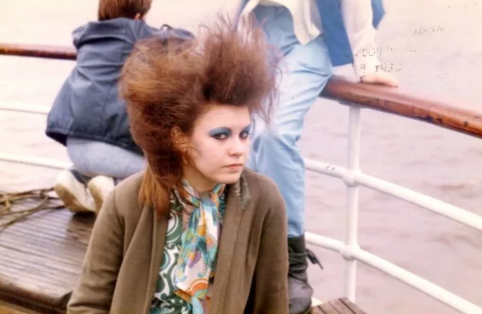 Девушки 1985 год. Мода 90-х. Мода 90 годов. Образ 90-х годов. Образ 90х.