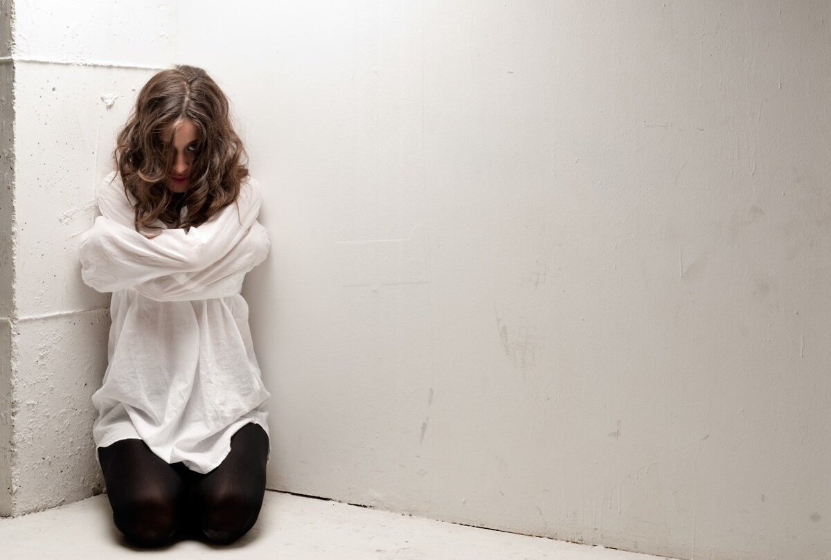 Это я внутри, загнала себя страхами в угол. Картинка отсюда https://vladtime.ru/uploads/posts/2018-03/1521023822_1463836247_1.jpg