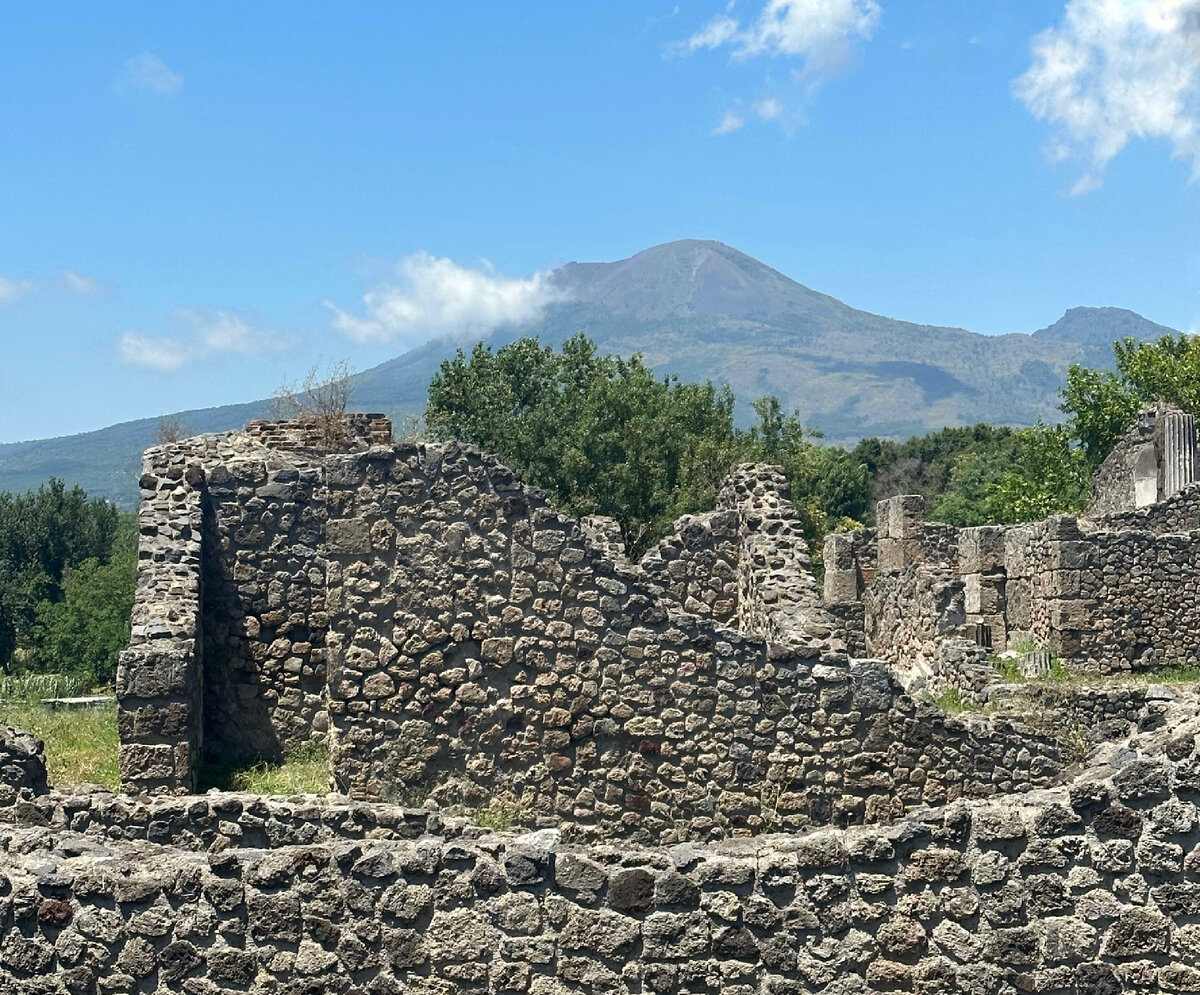 Помпеи, вид на Везувий. Фото автора