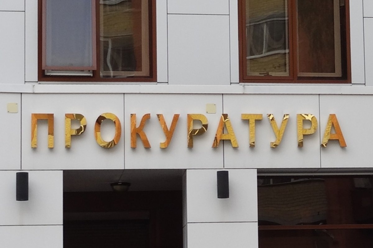    В Тюмени трое мужчин разгромили детскую площадку