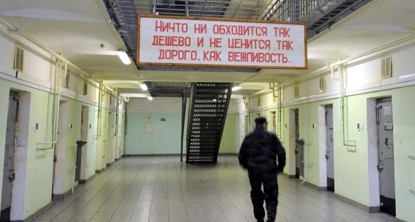 Возникают вопросы о наказании за оскорбление власти. За что же конкретно могут покарать?