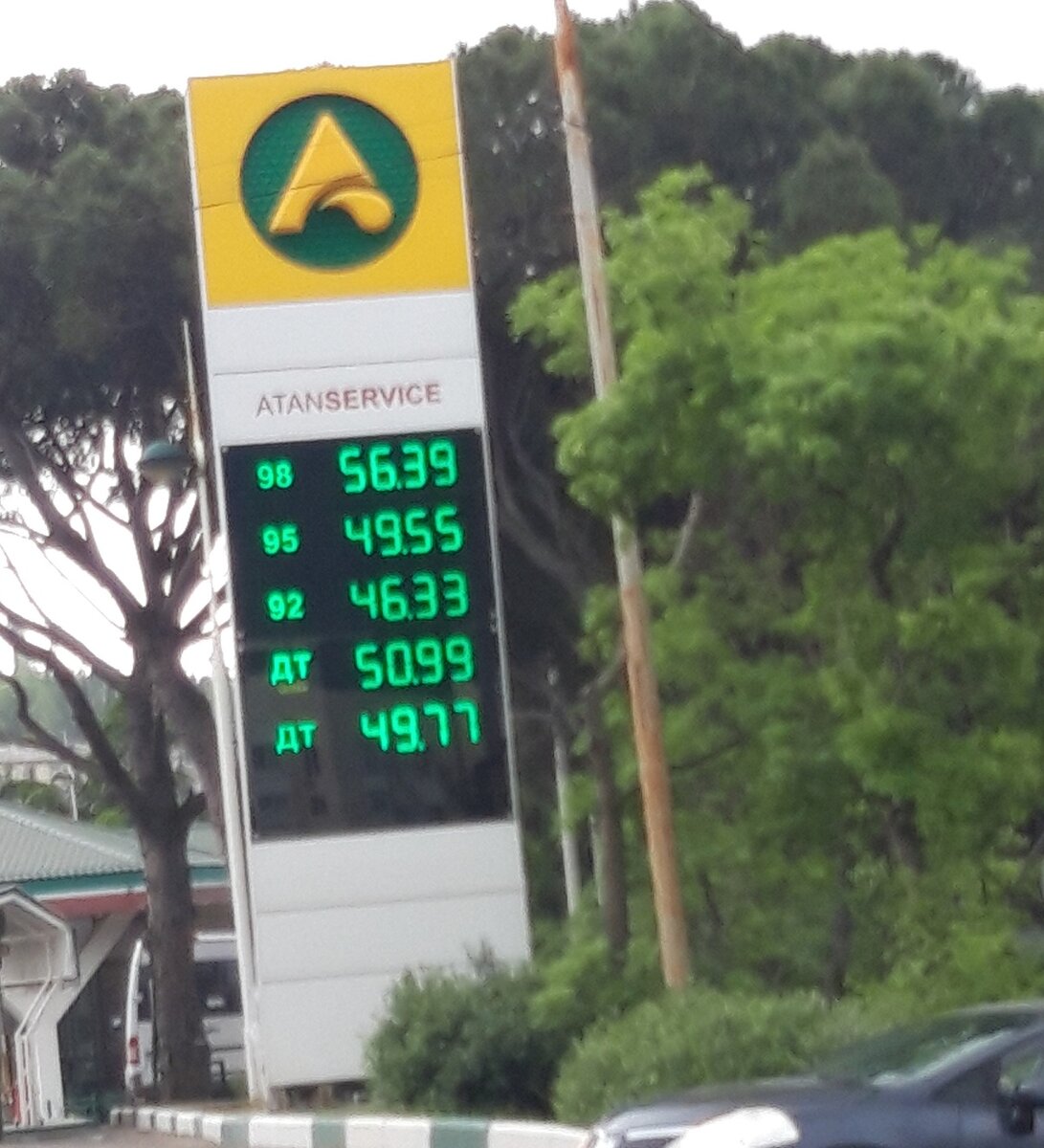 На этой заправке не заправлялся, в интернете пишут, что не плохая. Цены примерно одинаковые с crs/