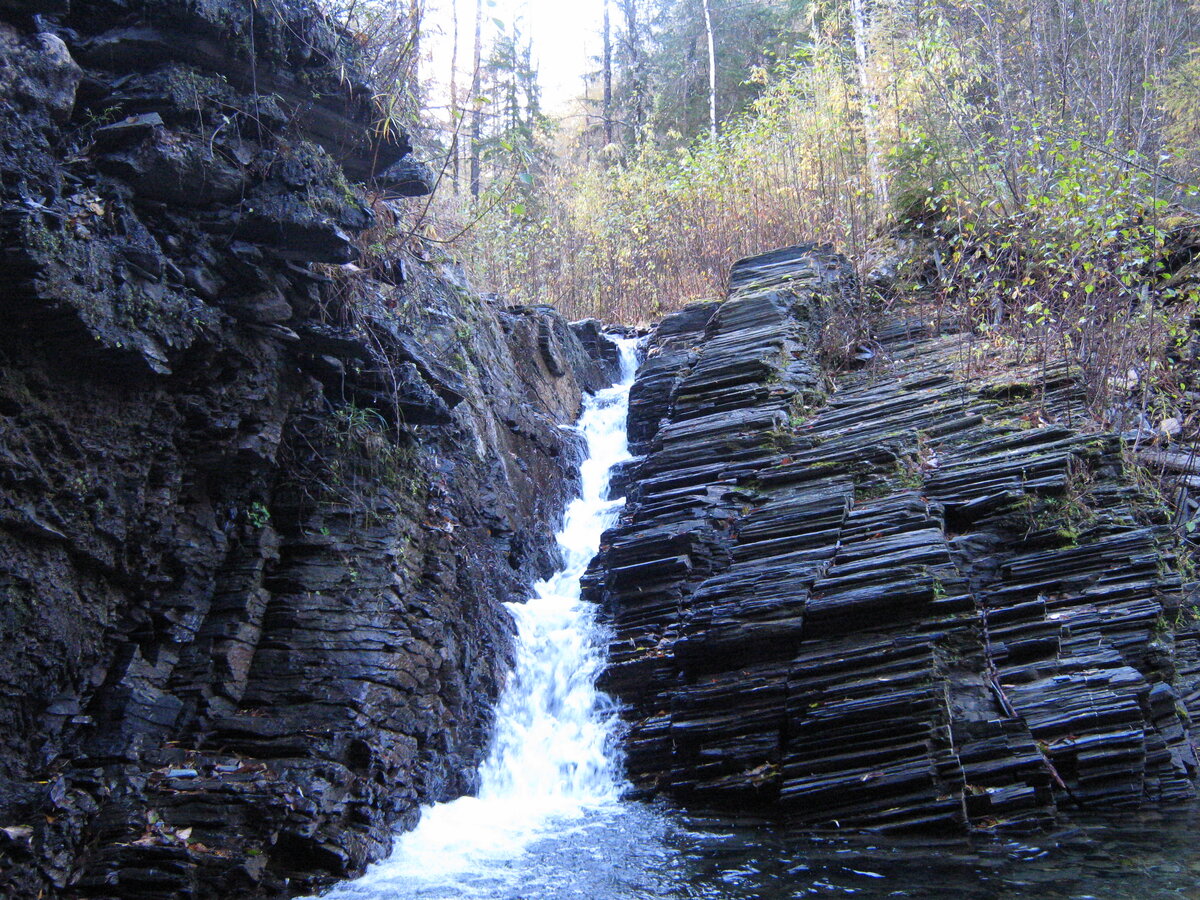 Здесь в трещинах сланцев застревают золотые самородки