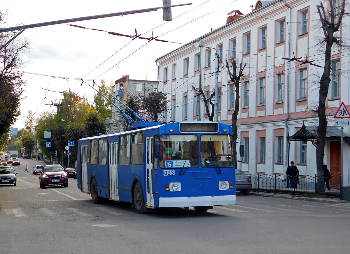 Троллейбус 093 на 5 маршруте, улица Луначарского