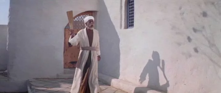 Так говорил отец Аладдина - работавший сторожем в Багдаде, ходил по улицам ночью, стучал в колотушку и говорил: "Спите жители Багдада, в Багдаде все спокойно". Работа у него была такая