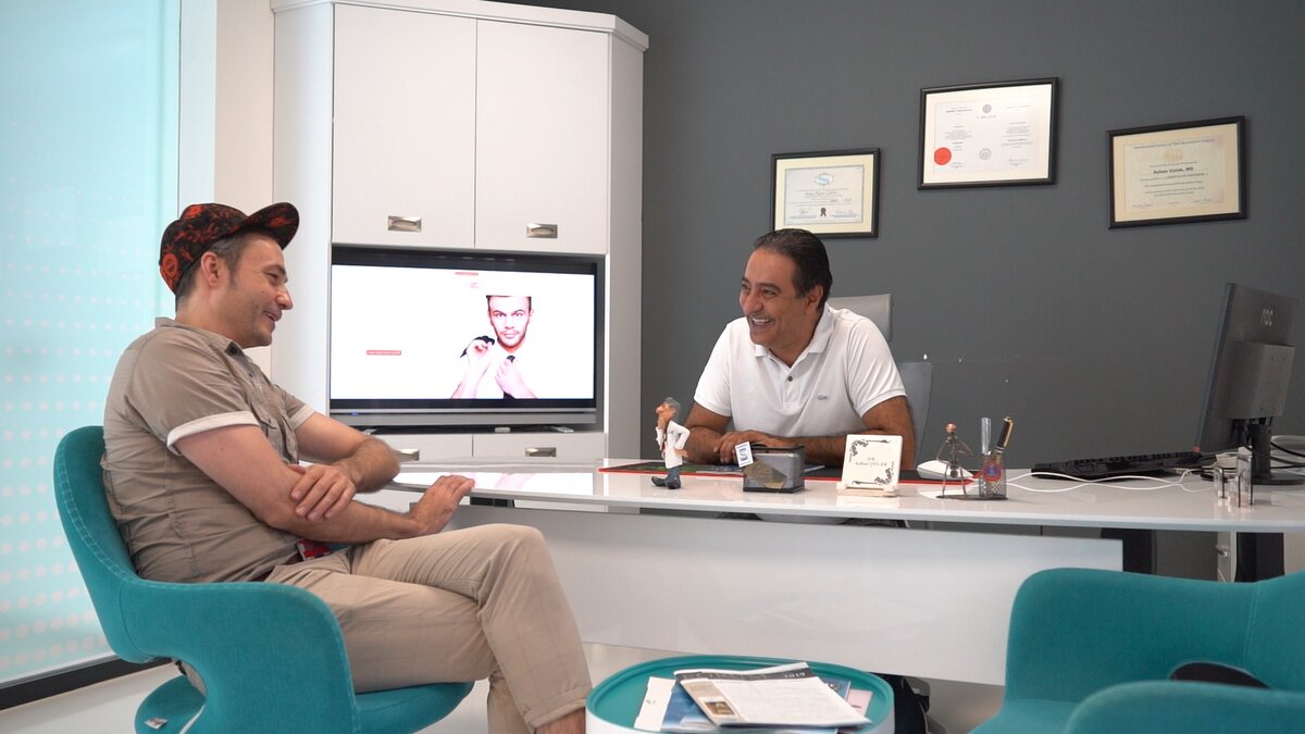 На пересадке известный актер Андрей Лазарев