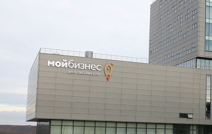  Как отмечается в сообщении, чаще всего предприниматели задавали специалистам центра вопросы о льготном кредитовании, участии в электронных торгах, экспорте и поддержке инвестиционных проектов. Консультировали представителей бизнеса руководитель регионального Фонда развития промышленности Алексей Назаров, глава Центра развития экспорта Нижегородской области Сергей Звонков, руководитель технопарка «Анкудиновка» Тимур Радаев и другие эксперты.
