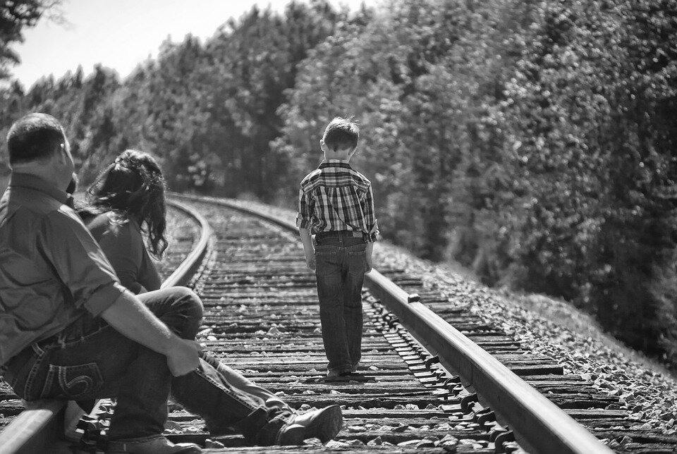https://cdn.pixabay.com/photo/2014/10/07/01/34/boy-477010_960_720.jpg