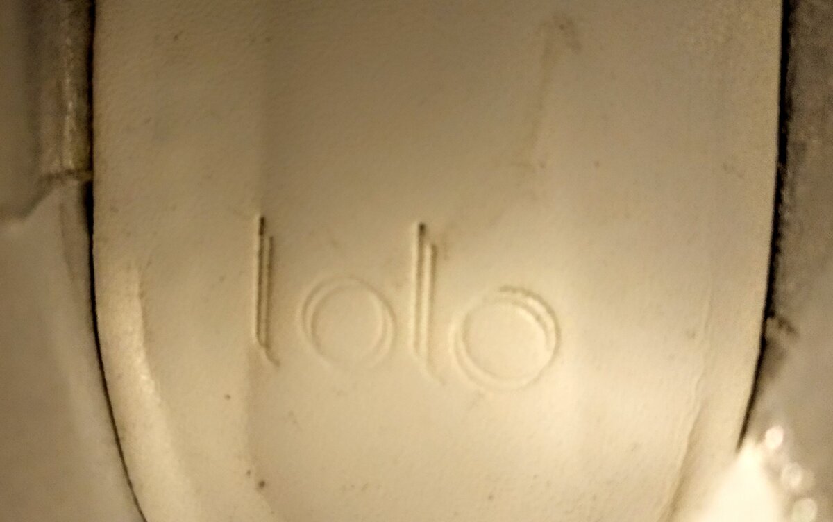 Оттиск бренда LOLO на стельке