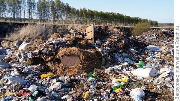 
Свалка возле села
