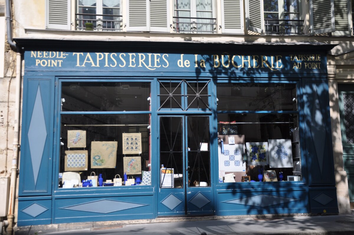 Магазины рукоделия во Франции, витрины. Фото из моего архива.