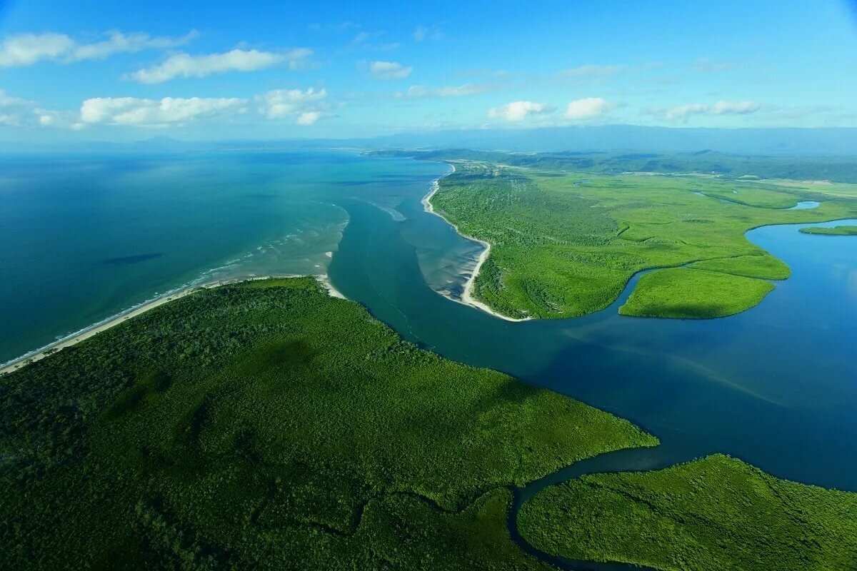 место где река впадает в море