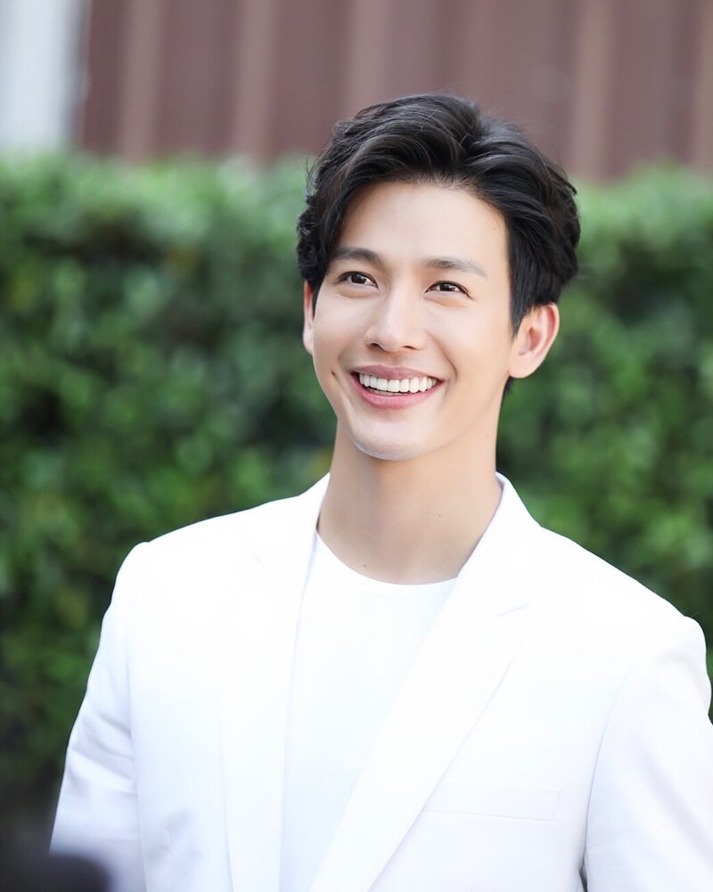 Фото с сайта https://undubzapp.com/ดารา-ดราม่า-ดังแล้วหยิ่ง/