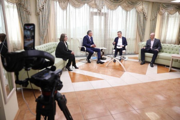 Фото: sakhalin.gov.ru, "прямая линия" губернатора Сахалинской области 