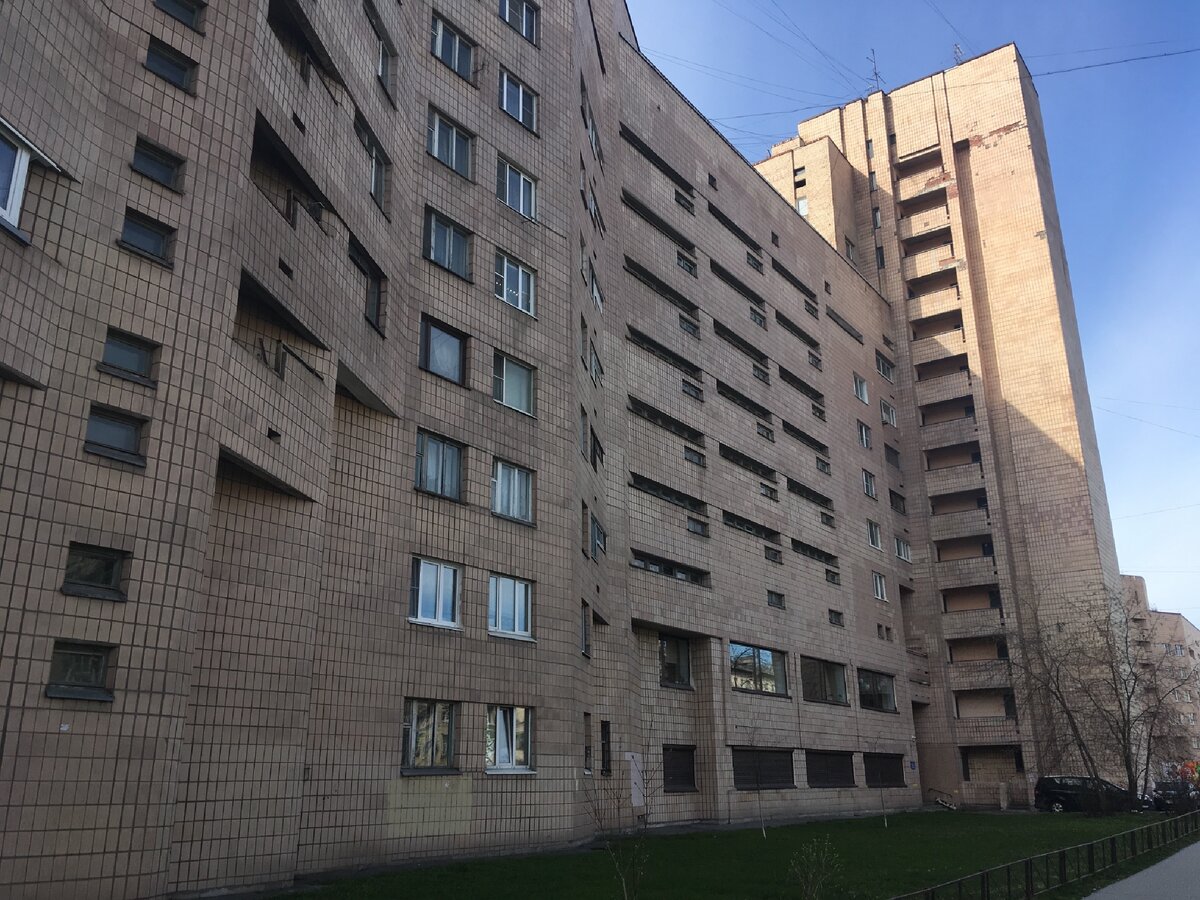 Фотография со стороны Варшавской улицы