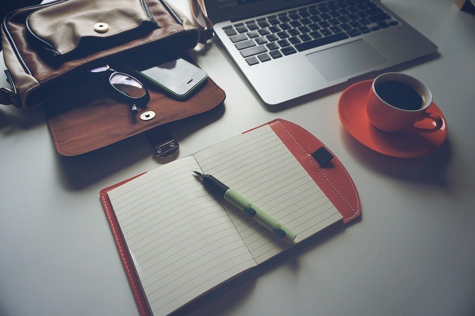 https://cdn.pixabay.com/photo/2016/06/25/12/52/laptop-1478822_960_720.jpg