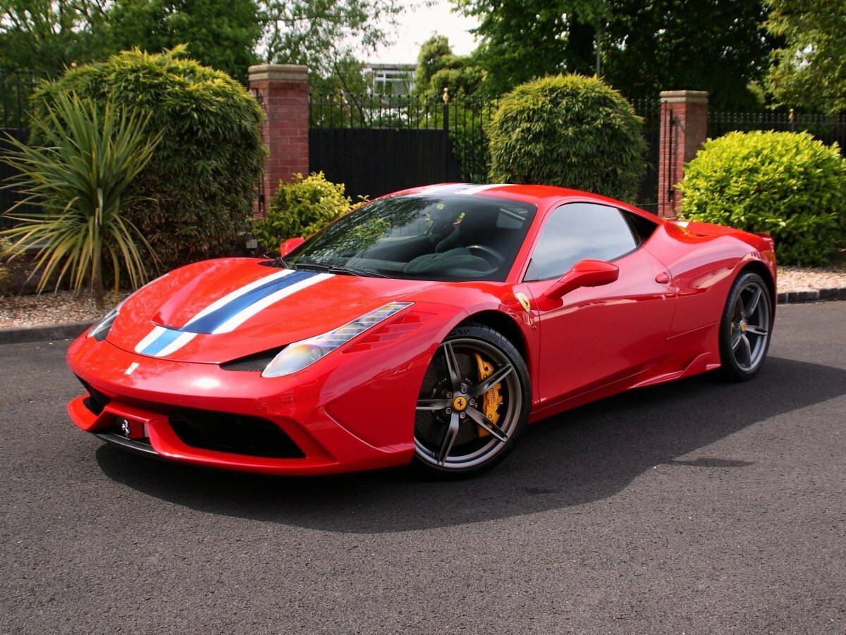 Ferrari 458 speciale a Red