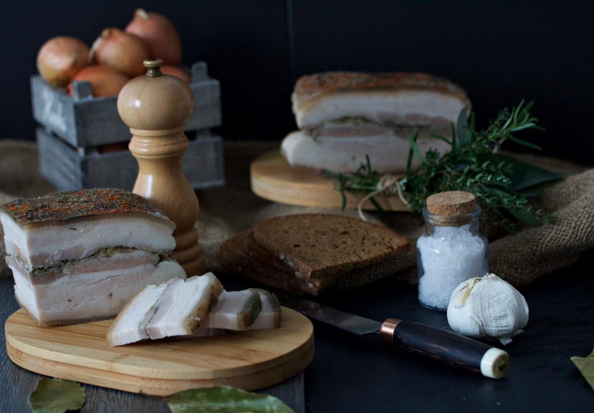 Грудинка в пакете самый вкусный рецепт. Грудинка на завтрак в домашних.