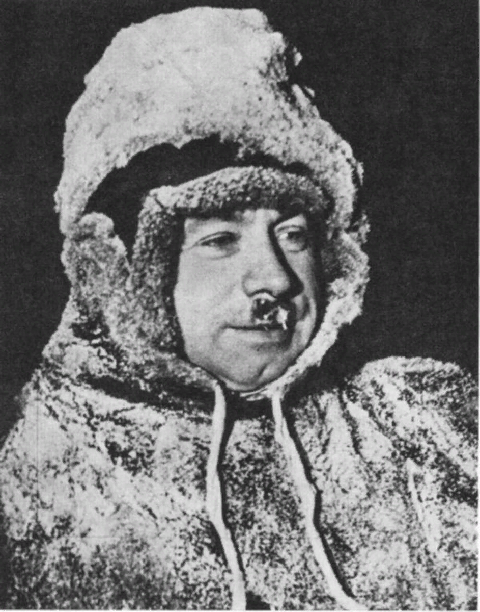 Дмитриевич папанин. Папанин Иван Дмитриевич. Иван Дмитриевич Папанин 1894 1986. Ивана Дмитриевича Папанин на Северный полюс. Иван Папанин Полярник