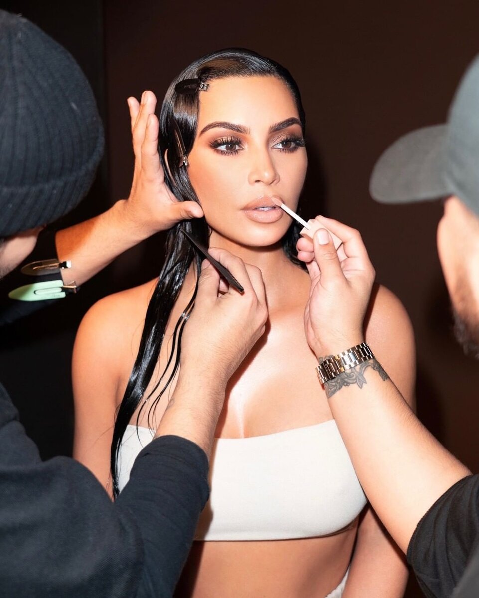 Ким Кардашьян, макияж KKW BEAUTY