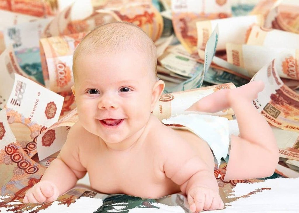 10000 Т.Р. ЭТО КОРОБКА ПАМПЕРСОВ И  СМЕСИ ДЛЯ КОРМЛЕНИЯ НА ПАРУ НЕДЕЛЬ...