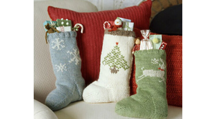 Носочки для подарков. Сомневаюсь, что туда вместятся все подарки, но декор уютный и атмосферный получается.