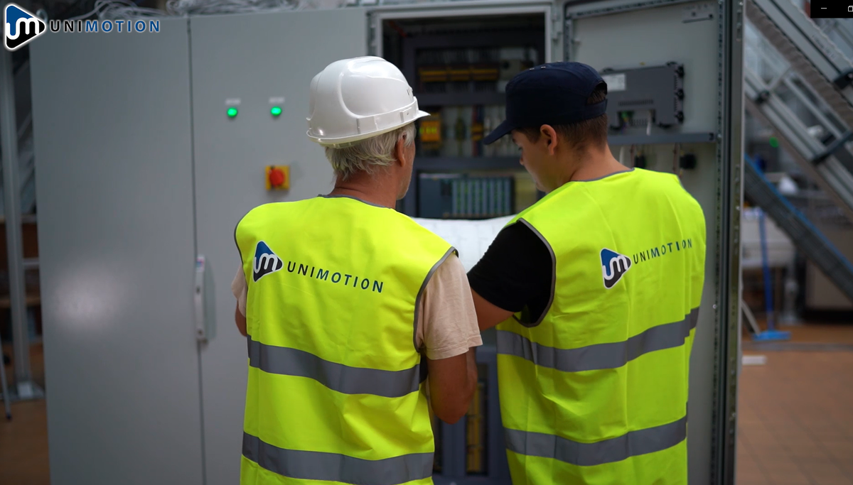       Процесс пуско-наладки конвейерной системы специалистами ООО "Юнимоушн"