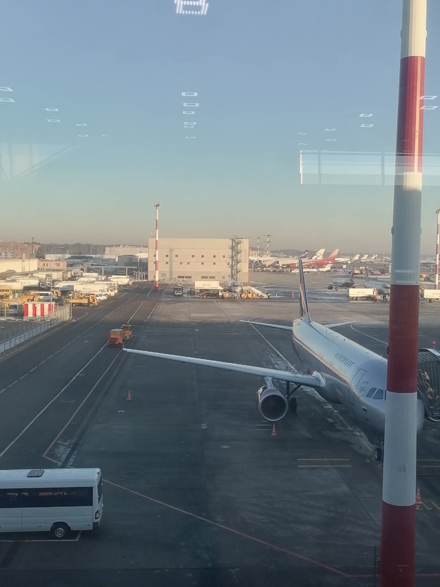 Аэропорт в городе Москва, вид из окна.