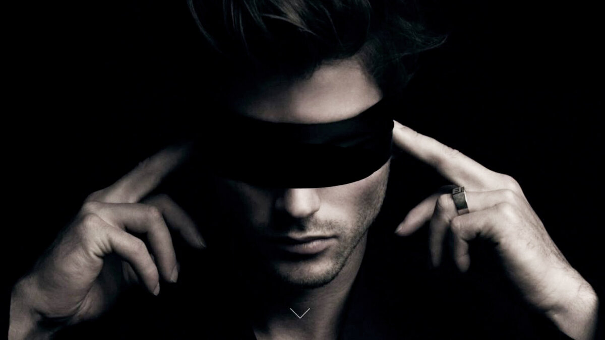 Логика - левое полушарие мозга, чувства - правое. Что больше развивать, то сильнее превалирует в действиях.