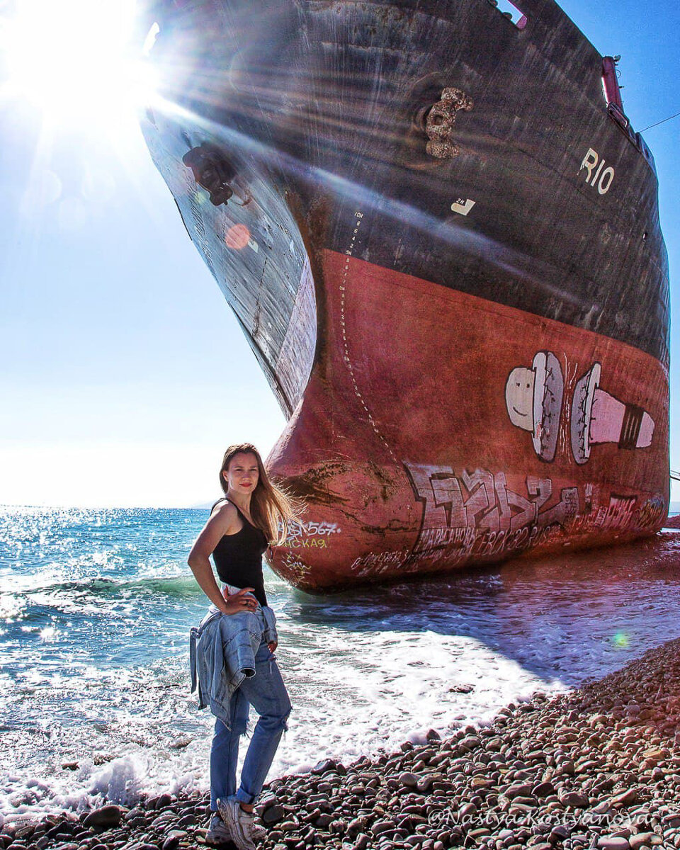 Рио впечатляет размерами! Ему бы ещё ходить и ходить по морям... Длина - 146 метров, высота от киля до края бортового ограждения равна 16 метров (это примерно равно 5-этажному дому)