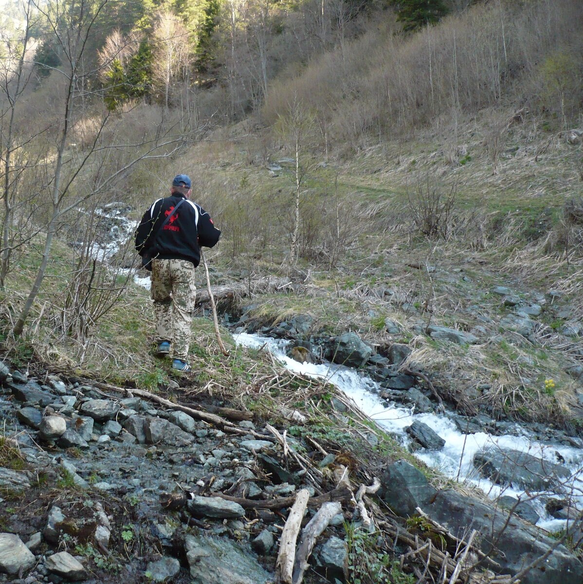 Склон все круче, тропинка исчезла..