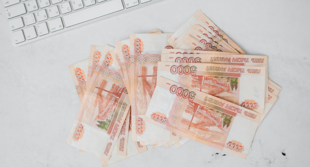 Pexels на этом фото примерно моя зарплата, я получаю поменьше.