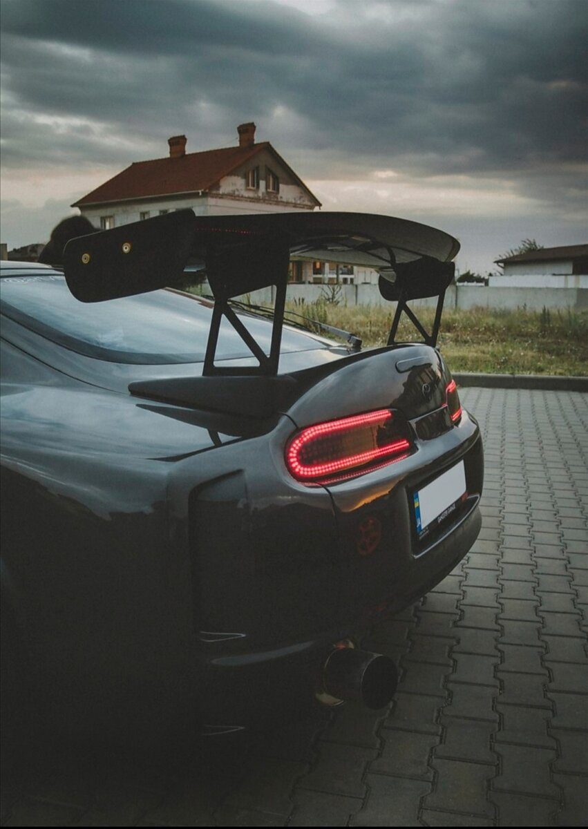 Любой человек, владеющий или когда-либо владевший Toyota Supra, скажет вам, что это уникальный автомобиль, который навсегда меняет ваше представление о жизни. Даже как-то не верится, что человек мог создать такое. По моему мнению это идеальная машина. Я видел и ездил за рулём данного автомобиля и хочу сказать, что в жизни не было такого кайфа от вождения машины.